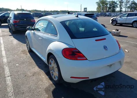 2013 Volkswagen Beetle 2.5L z USA, uszkodzony, nr VIN 3VWJP7AT8DM660482